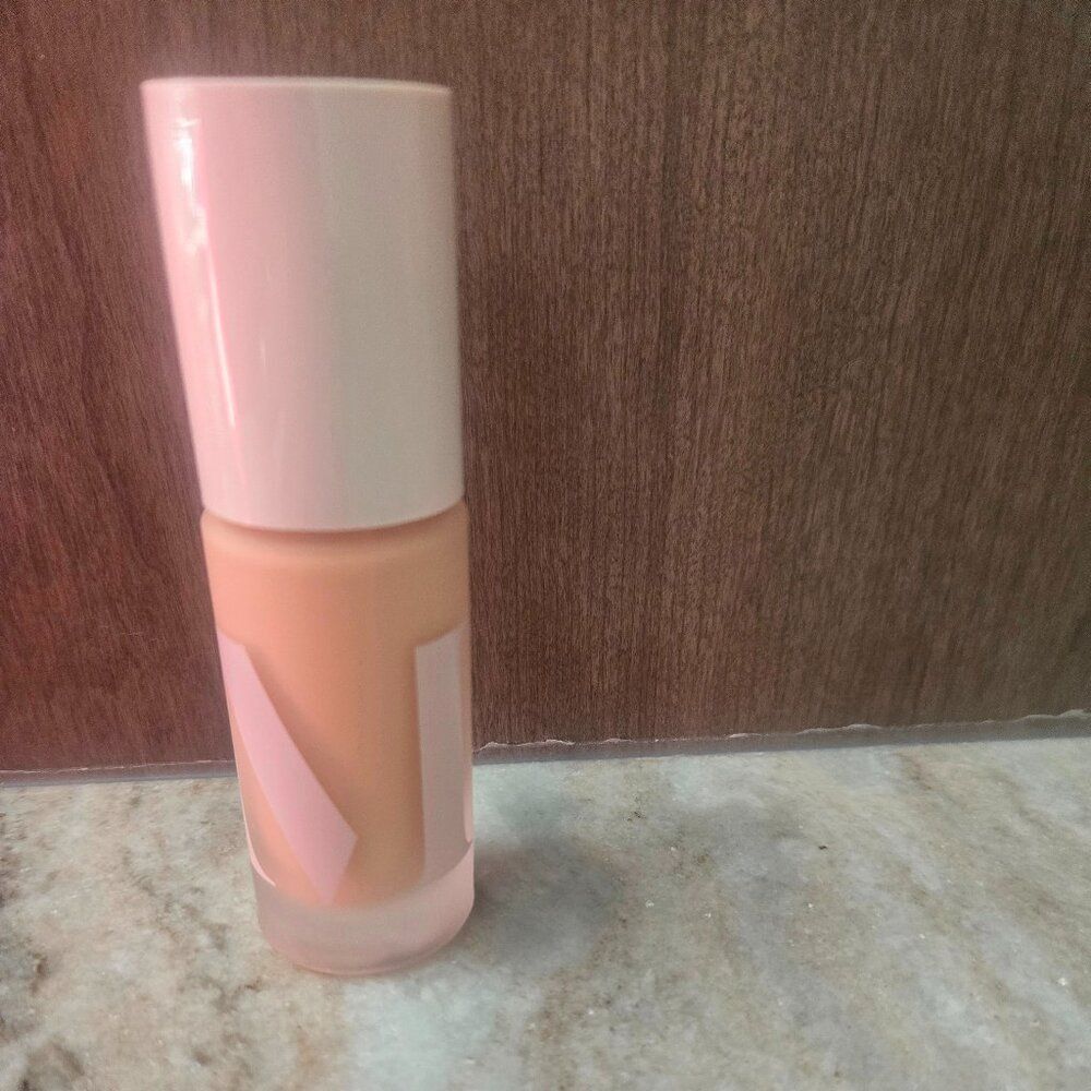NWOT Morphe Lightform Extended Hydration foundation